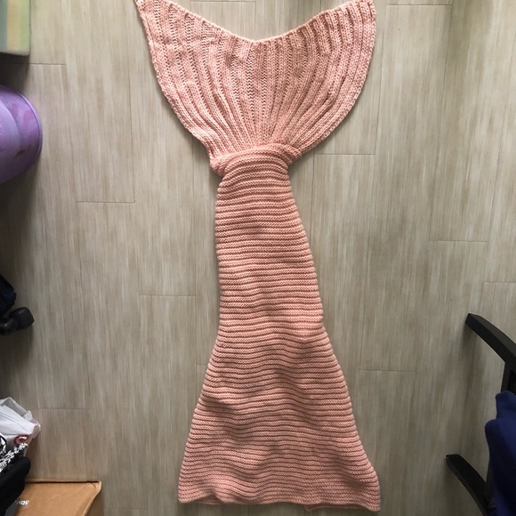 Mermaid Tail Blanket - Picture 1 of 2